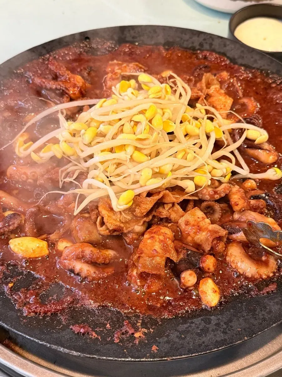 볶아지는 쭈꾸미와 대패 삼겹살
