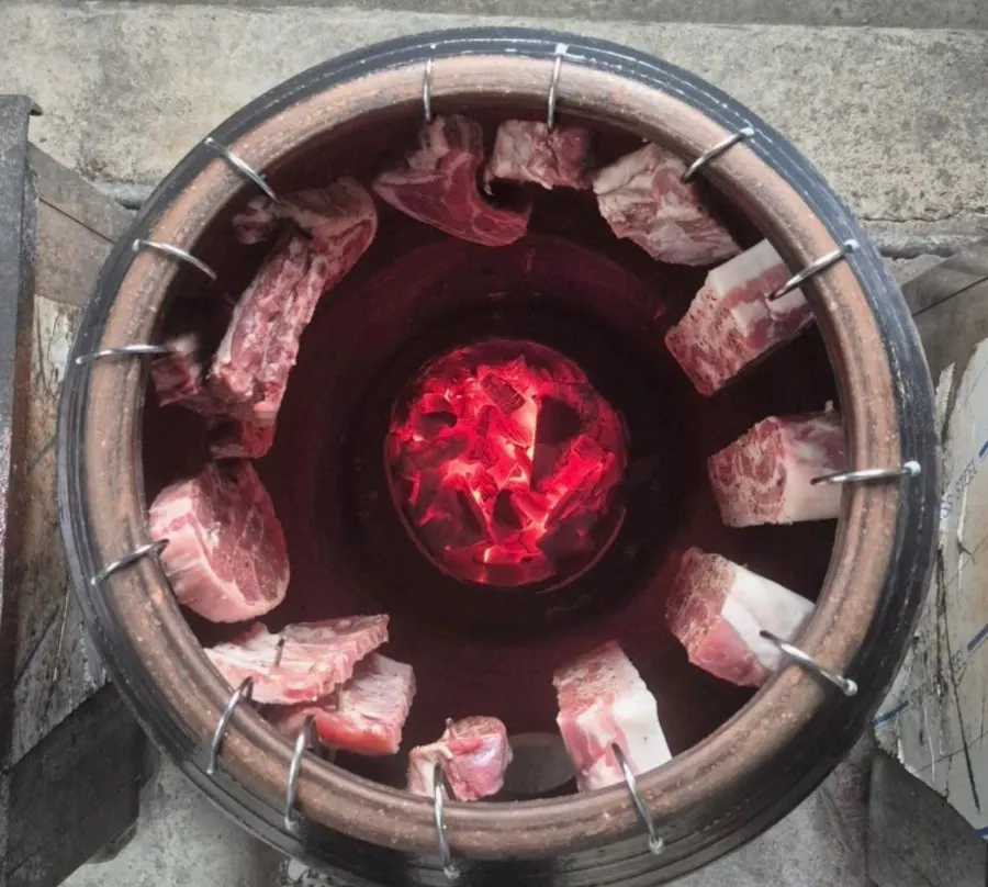 매장 입구에 걸린 마미손바베큐 히스토리 안내판