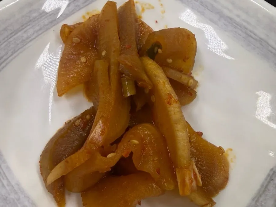 매실장아찌와 무장아찌 등 전라도식 밑반찬