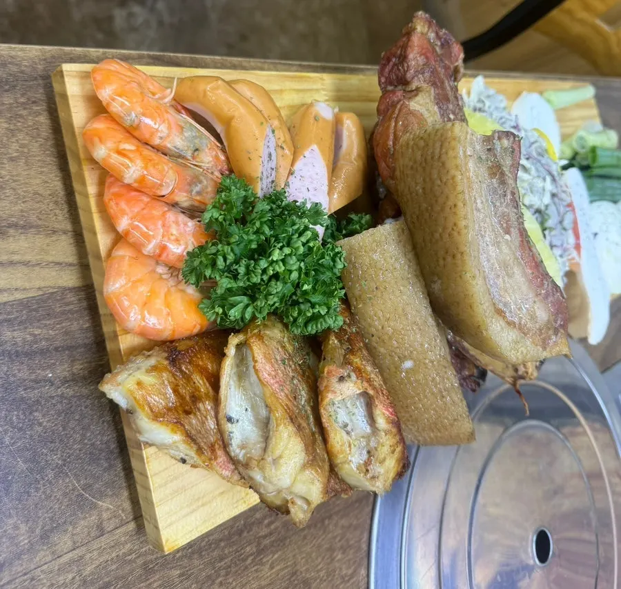먹기 좋게 썰어주신 항아리삼겹살