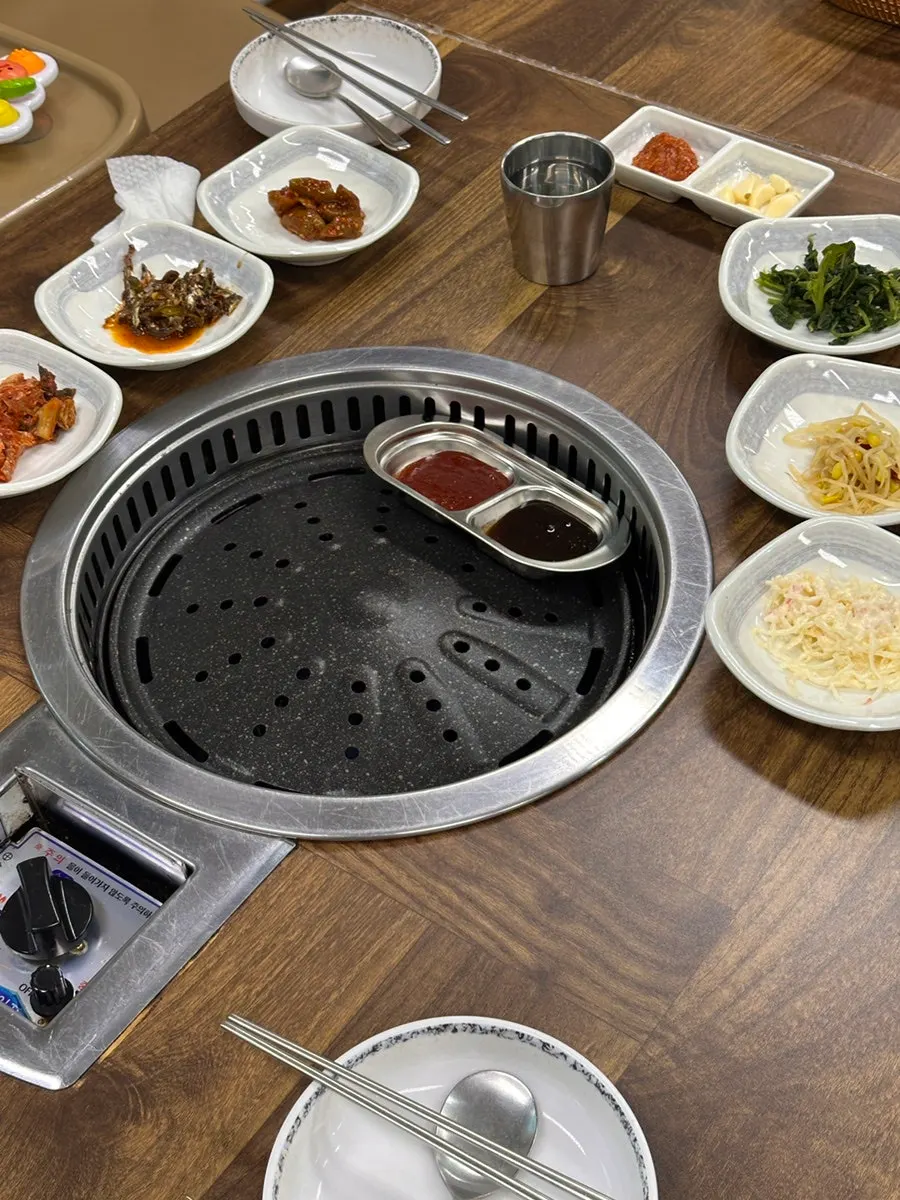 반반세트 주문 후 기본 반찬 상차림