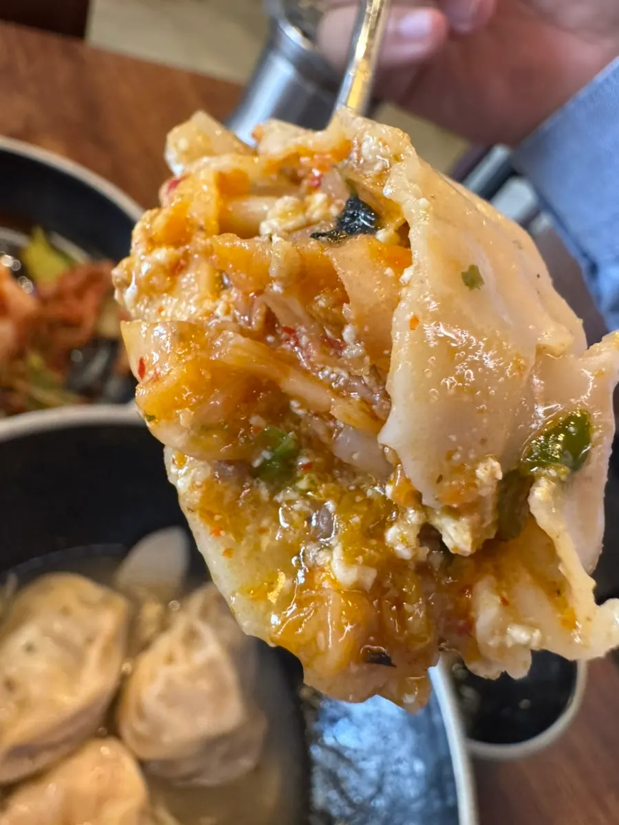 Tteokmandu-guk topped generously with seaweed flakes