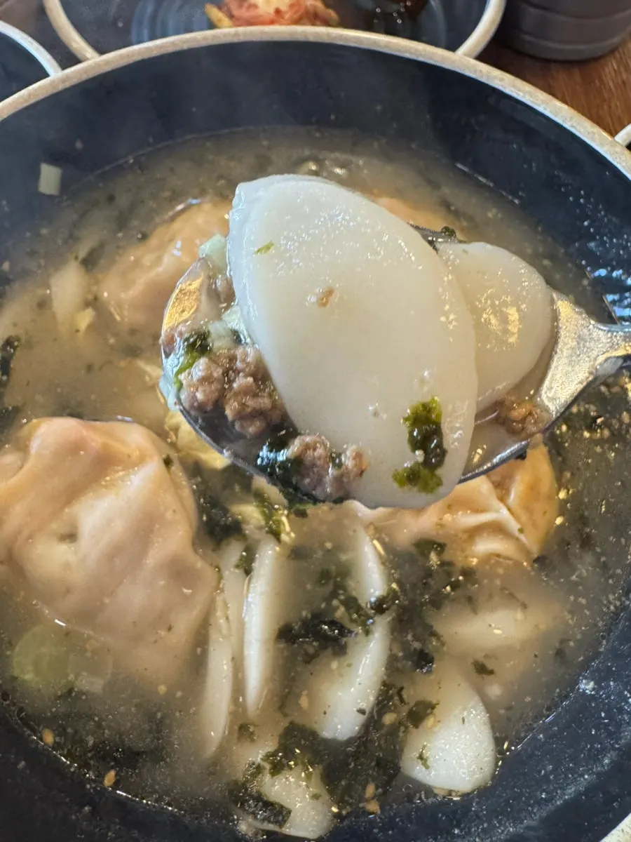 Rice cakes and a large handmade dumpling inside the tteokmandu-guk