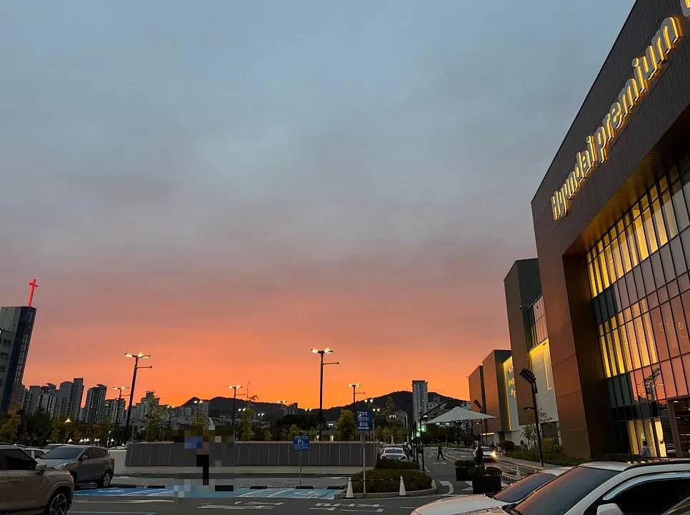 Evening view near Daejeon Hyundai Outlet