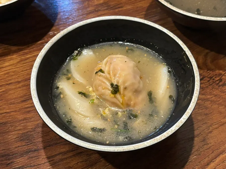 Rice cakes and dumplings in the pollack-head broth tteok-mandu-guk