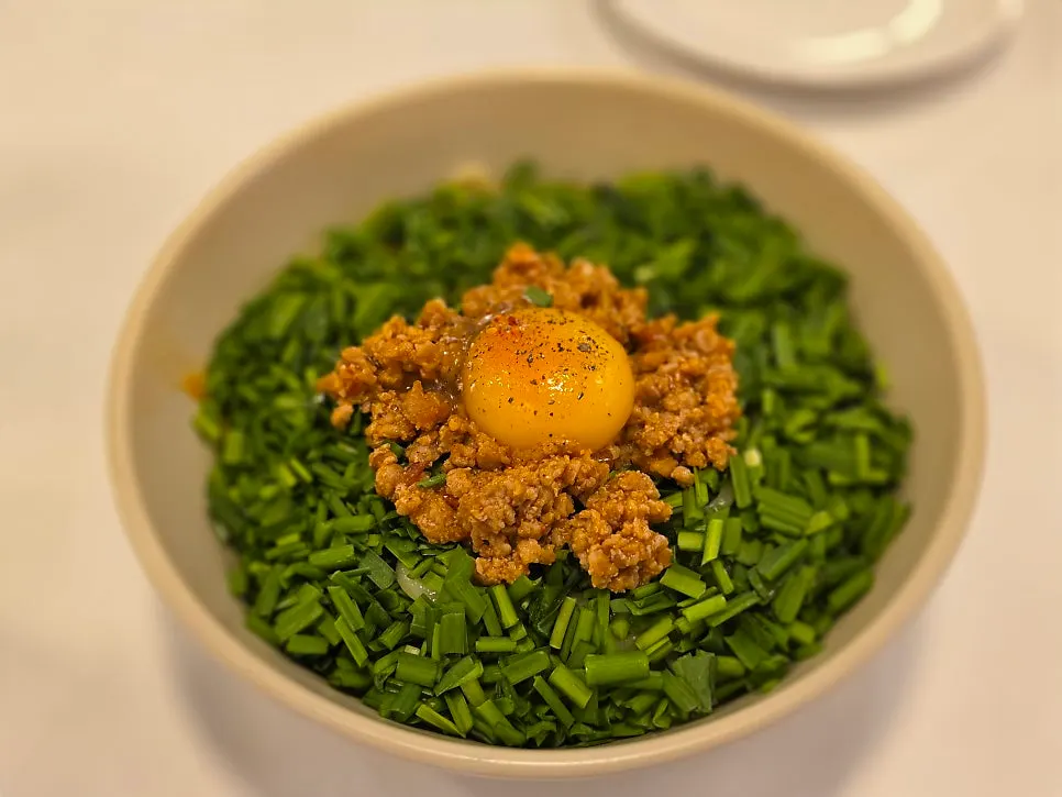 Warm jang-guk served as a basic side