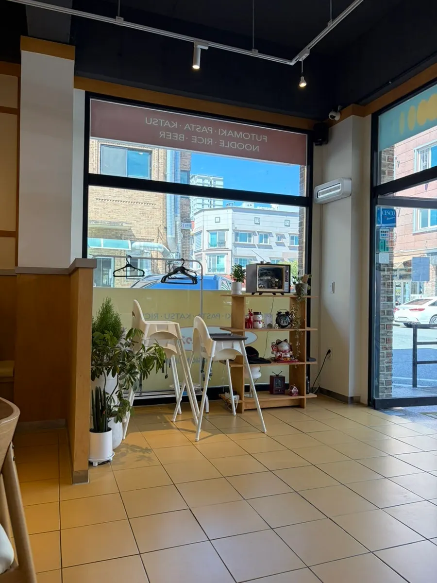 Entrance to Choi Dining, convenient for visitors arriving by car