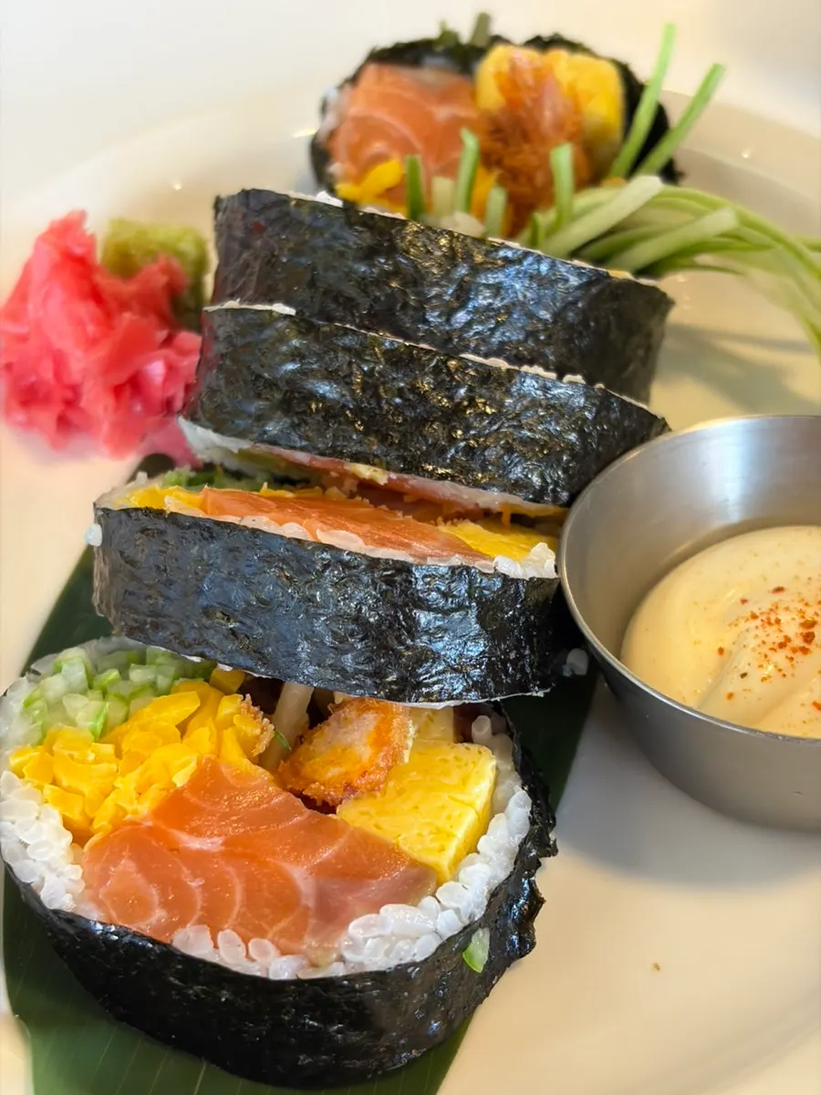 Salmon futomaki with house mayo sauce