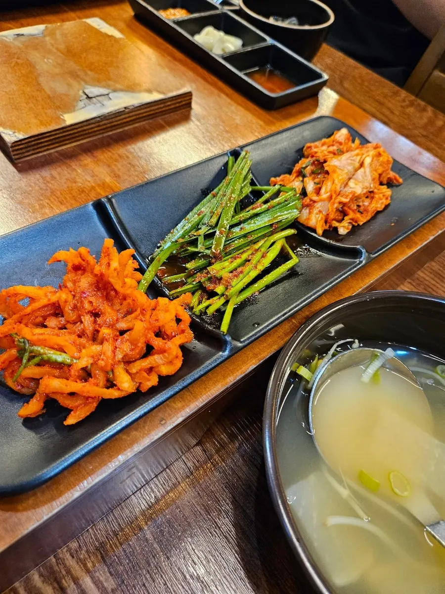 蘿蔔絲、韭菜拌菜、泡菜等小菜