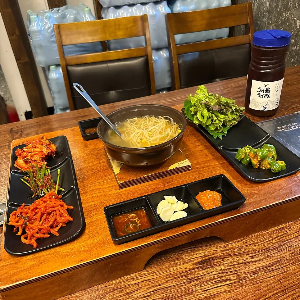 Side dishes set on the tray