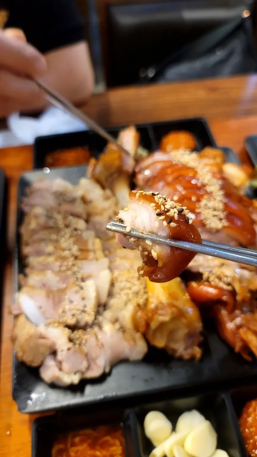 Thick piece of jokbal meat still on the bone