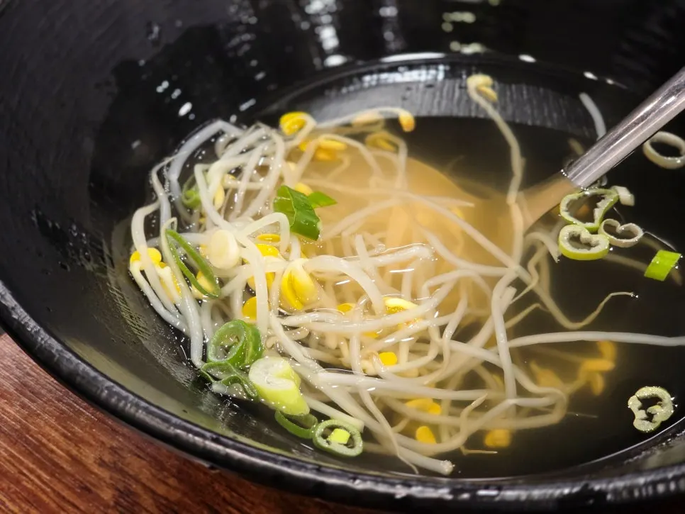 Free-refill bean sprout soup
