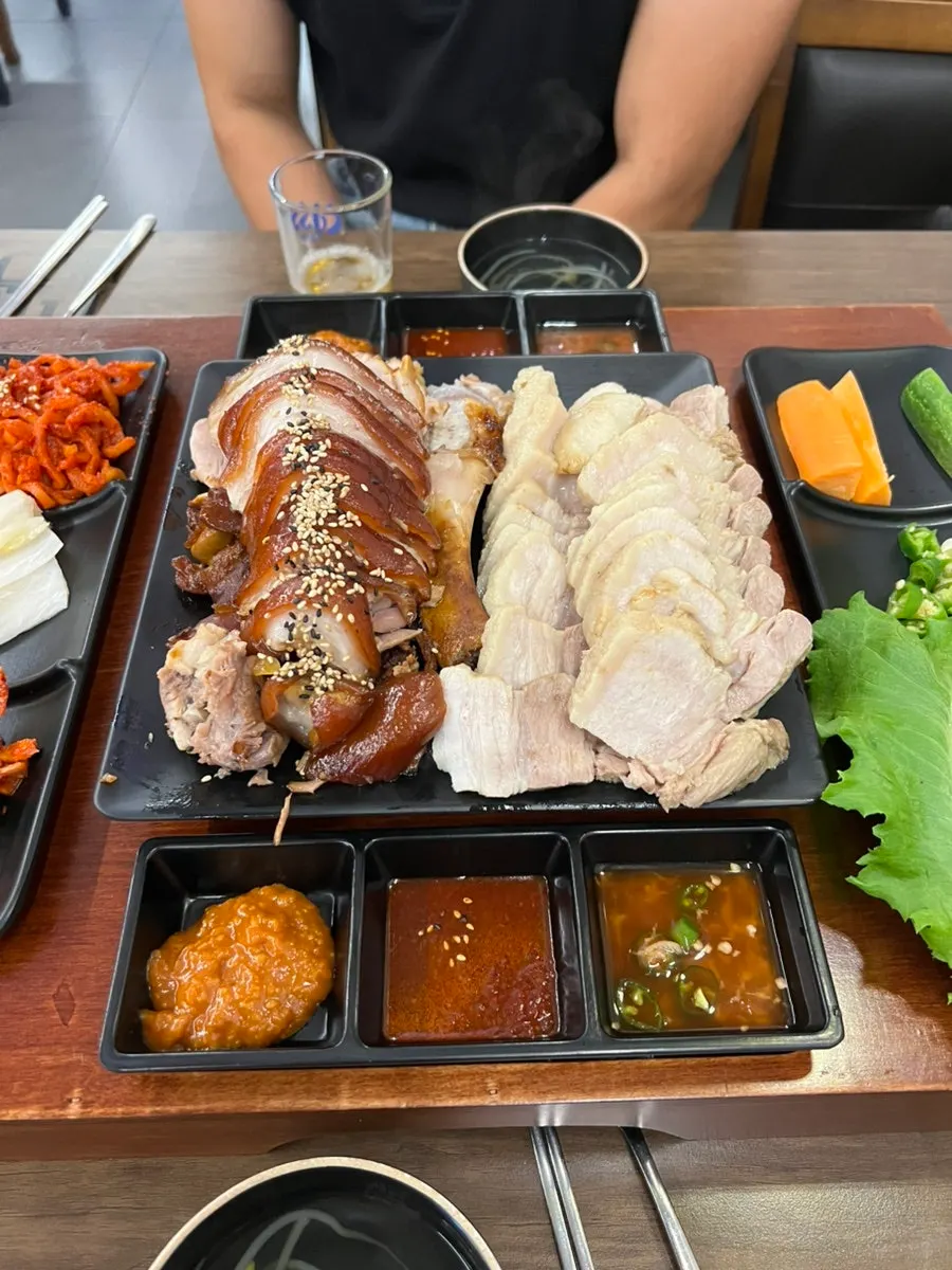 윤기 도는 온족발 클로즈업