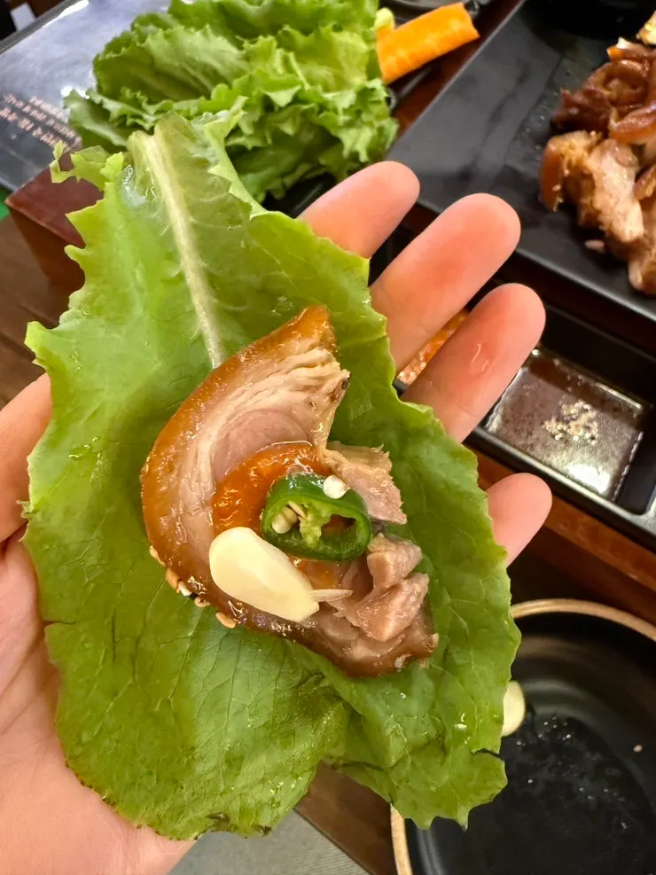 김치와 함께 먹는 귀한족발