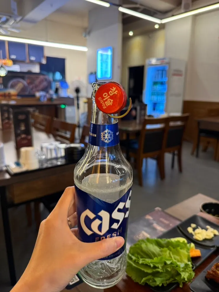 족발과 함께한 소주와 맥주 한 병