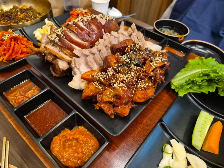 귀족 트리플세트 고기 접시 클로즈업