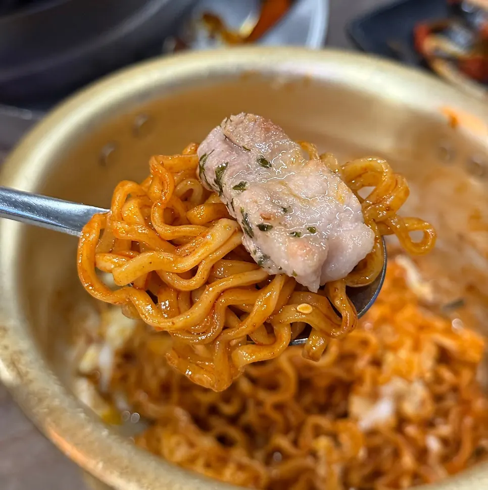 치즈 불닭볶음면과 오겹살 조합