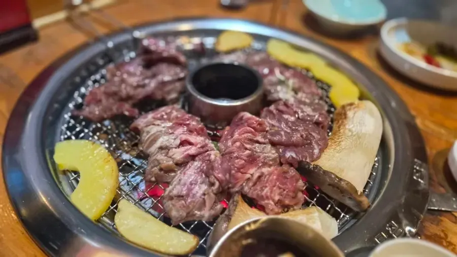 A piece of ugalbi dipped in salt