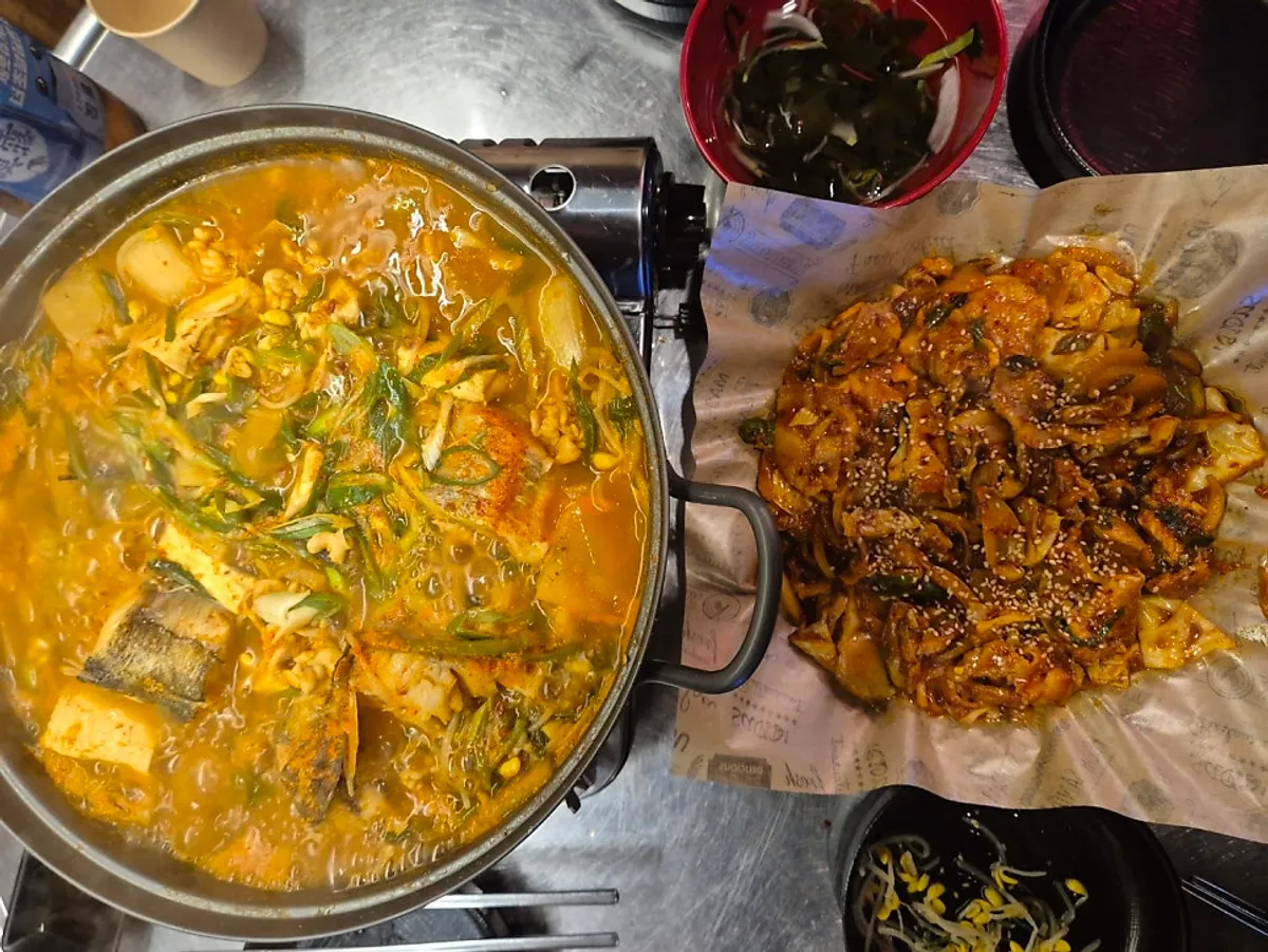 Main photo of Munpocha, a Korean-style bar in Gwonseon-dong, Suwon