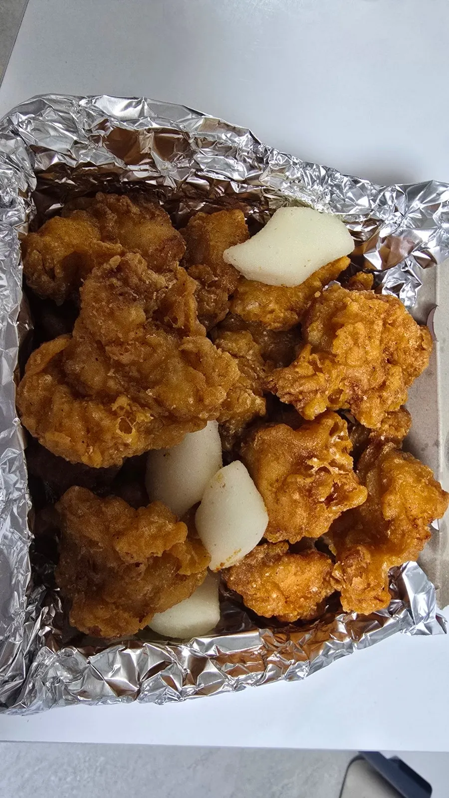 A piece of well-seasoned fried dakgangjeong