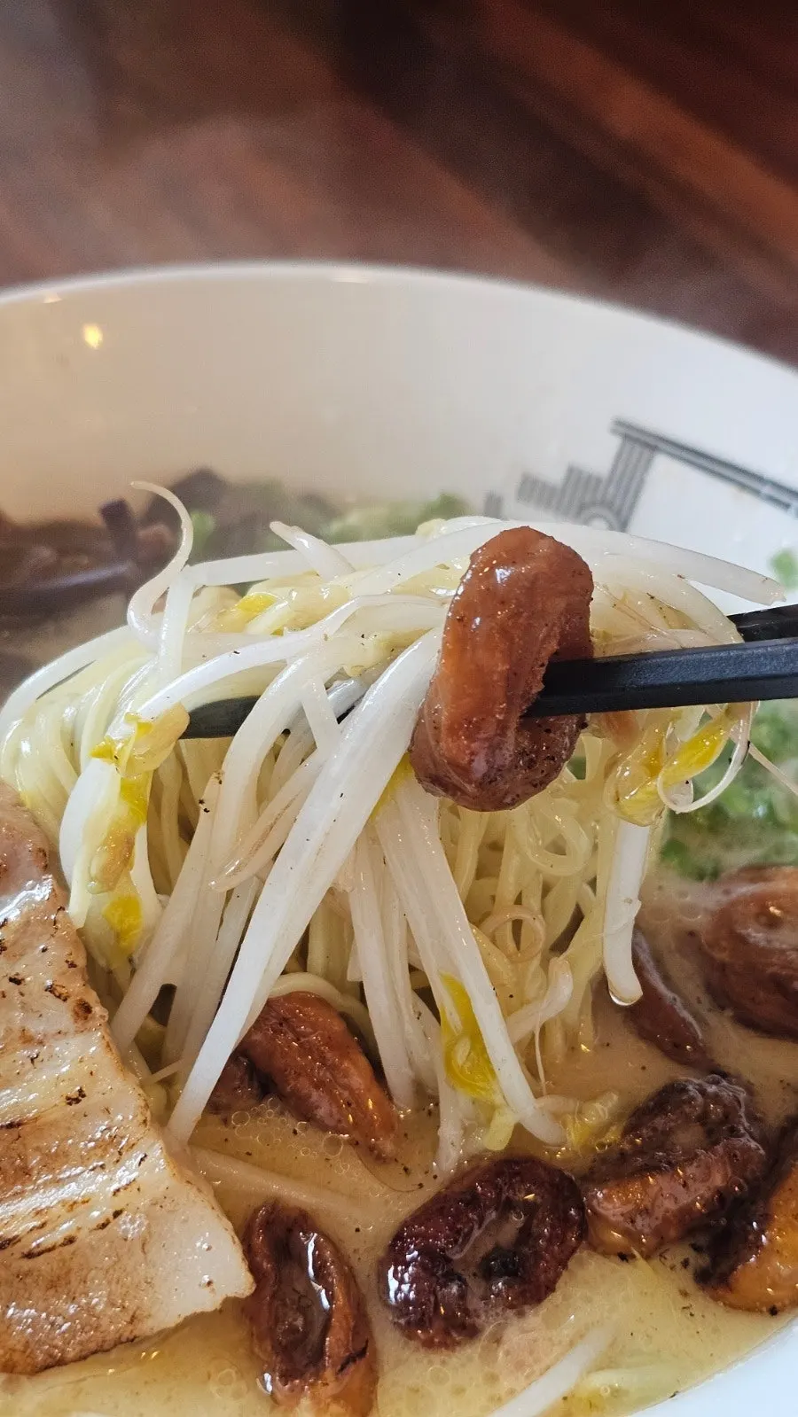 Close-up of the fried makchang in motsu ramen