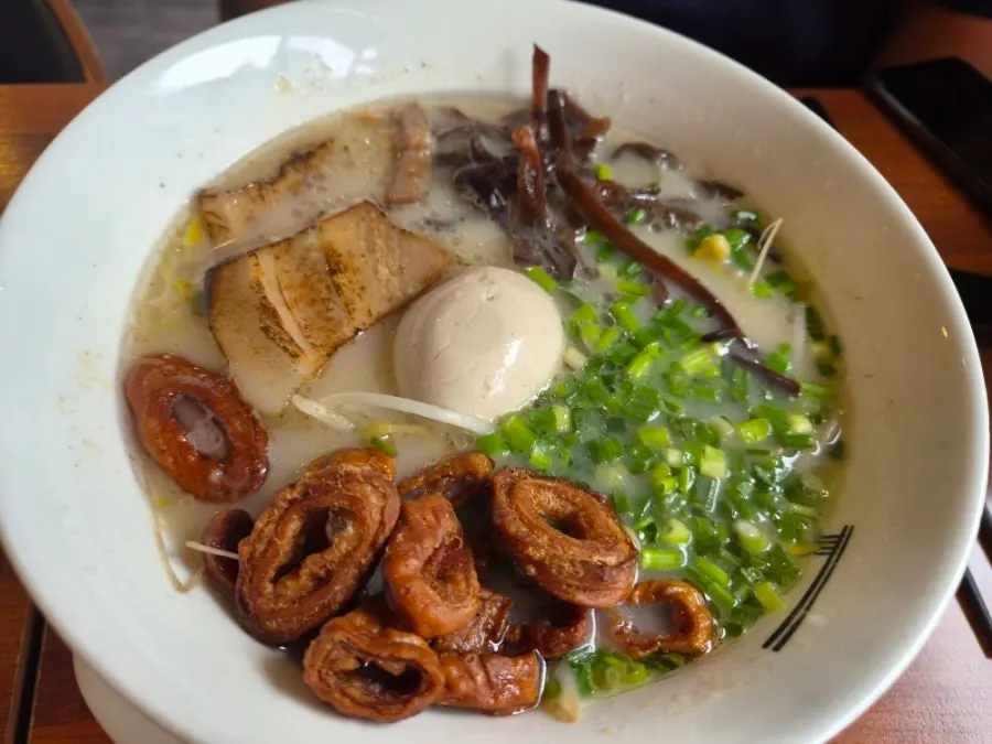 Motsu ramen topped with fried makchang