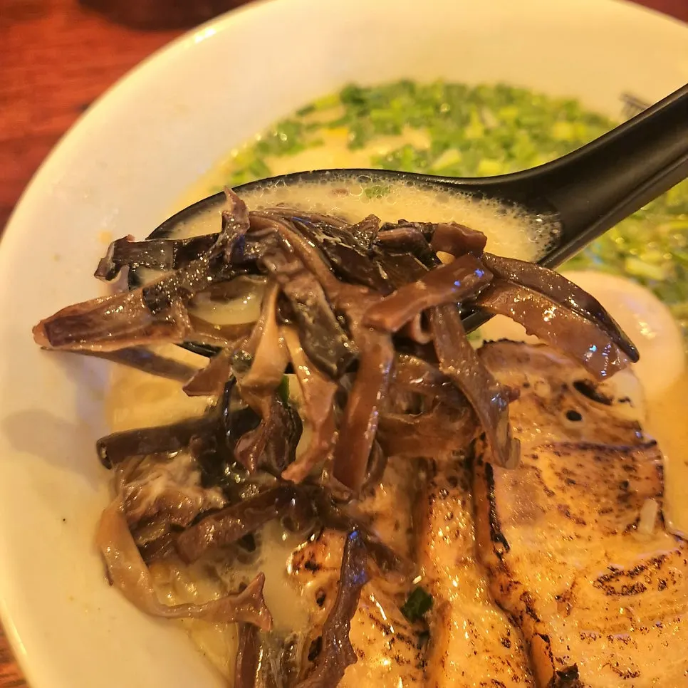목이버섯과 숙주 토핑