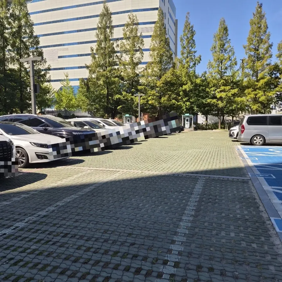 Dedicated surface parking lot for the SBS Mokdong mall