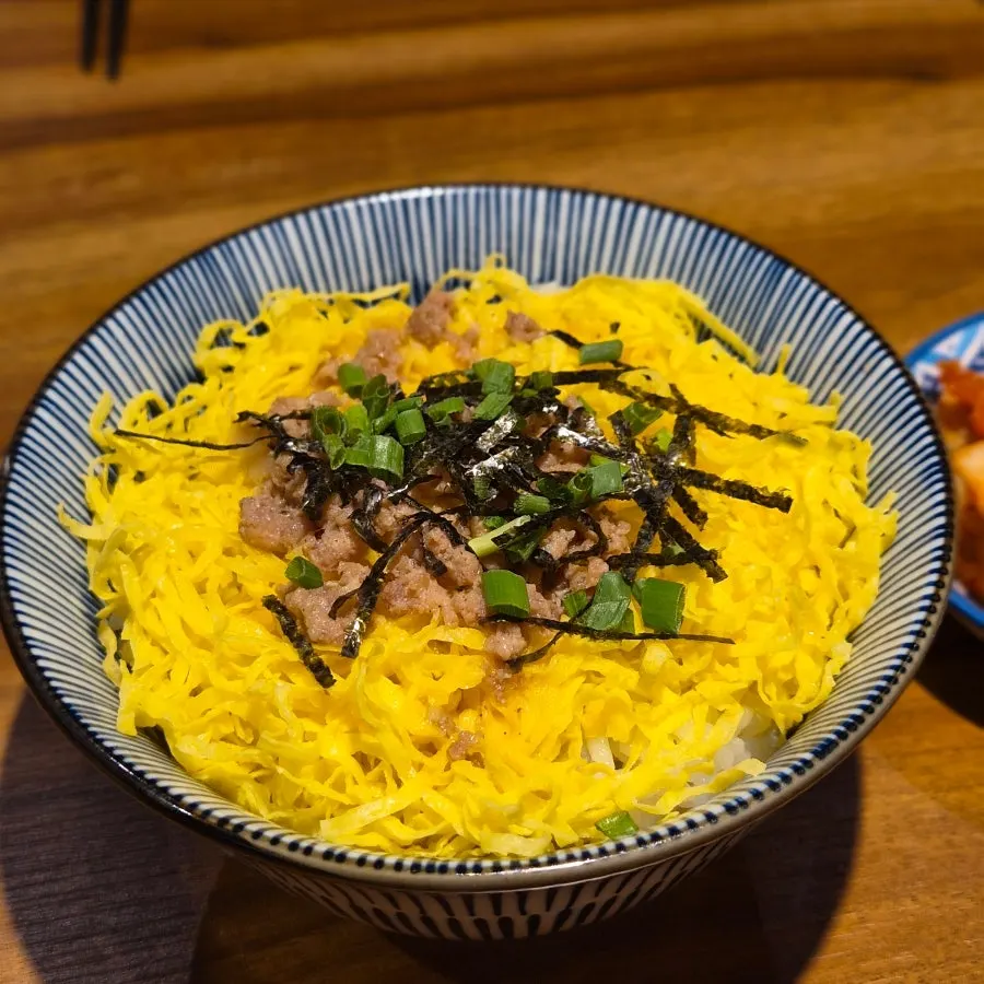 Ramen broth turned red after adding the secret spicy sauce
