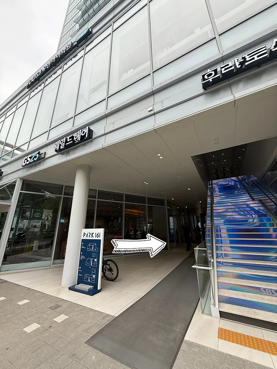 Entrance of Gyedan Ramen Mokdong Branch in the basement of the SBS building in Mokdong