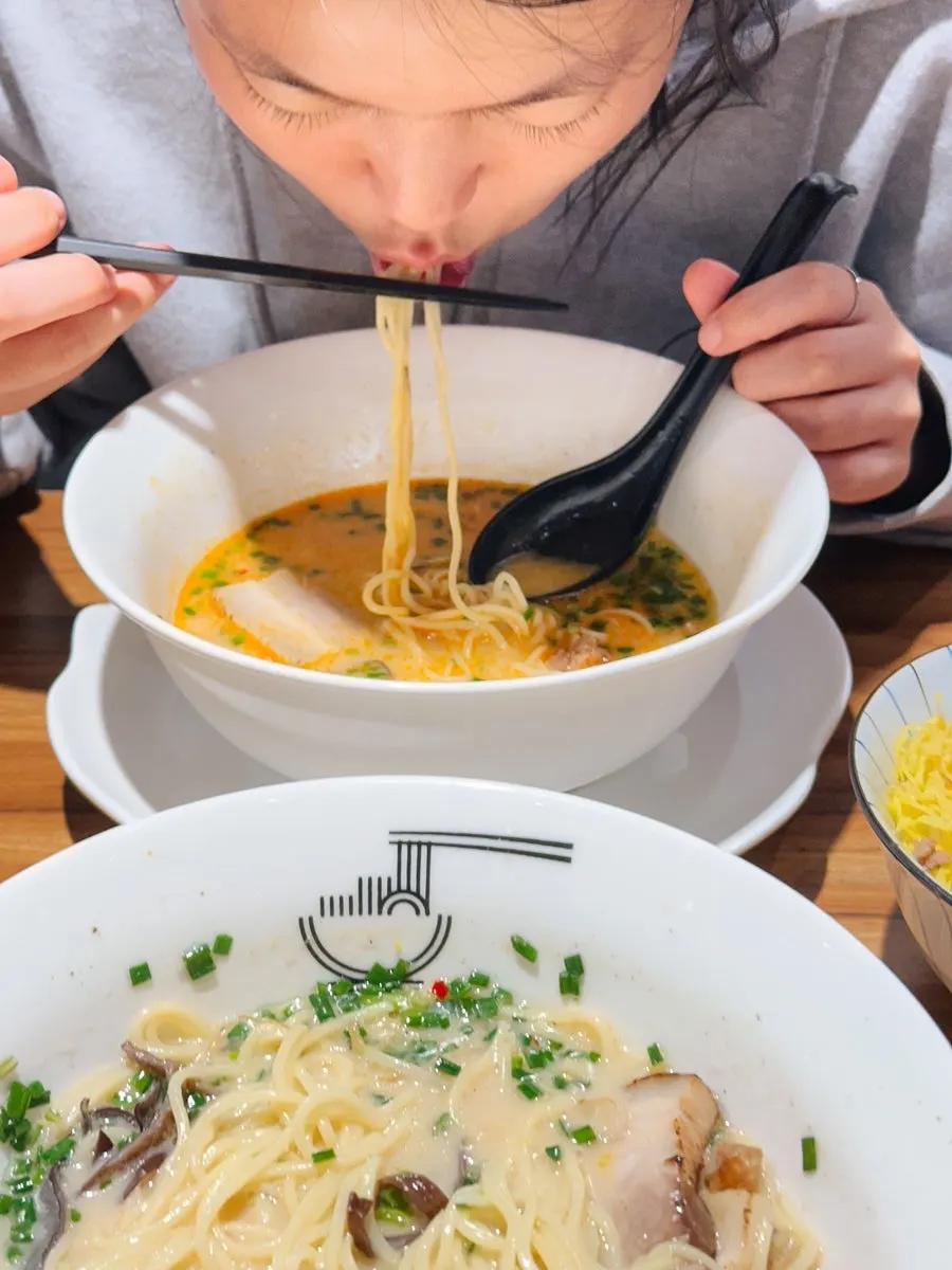 Mixing rice into the ramen broth