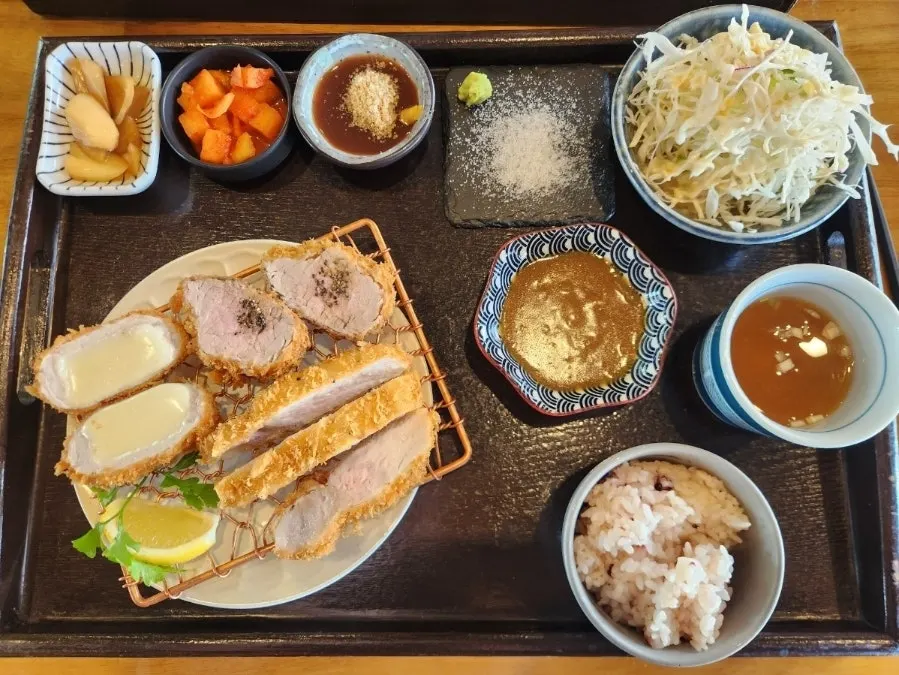 Tray with assorted donkatsu of cheese, tenderloin, and sirloin