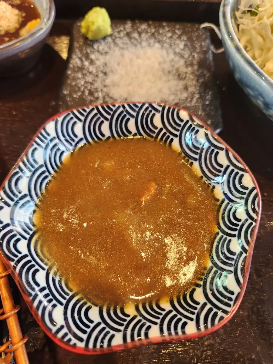 Refillable curry served as a standard side