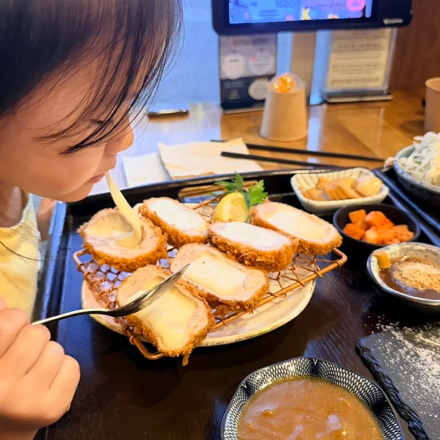 식사를 마친 겸손돈가스 검단점 테이블