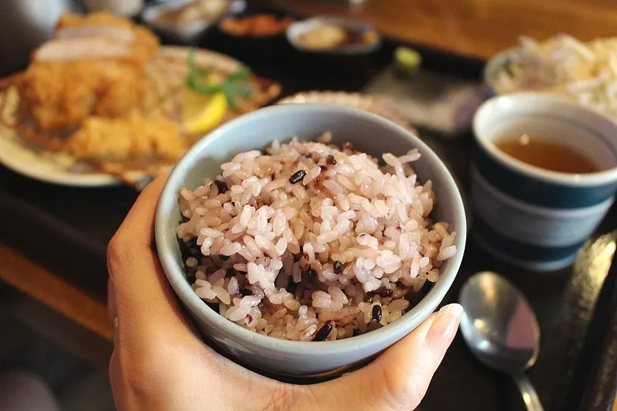 Pickles, kkakdugi, and a bowl of black rice