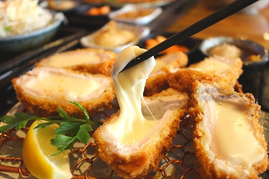 Cheese katsu served in 6 pieces