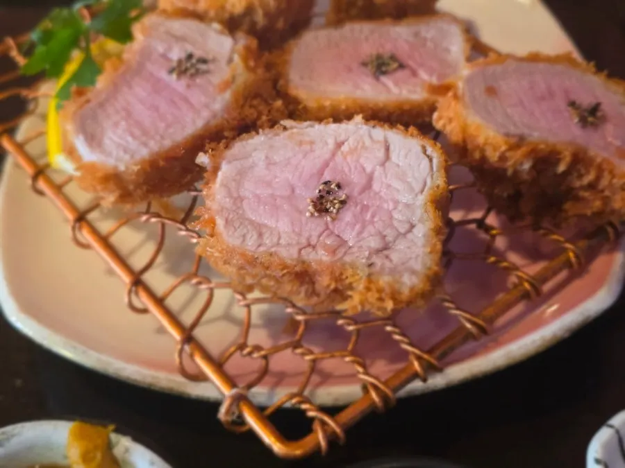 치즈가 가득 찬 치즈돈가스 단면
