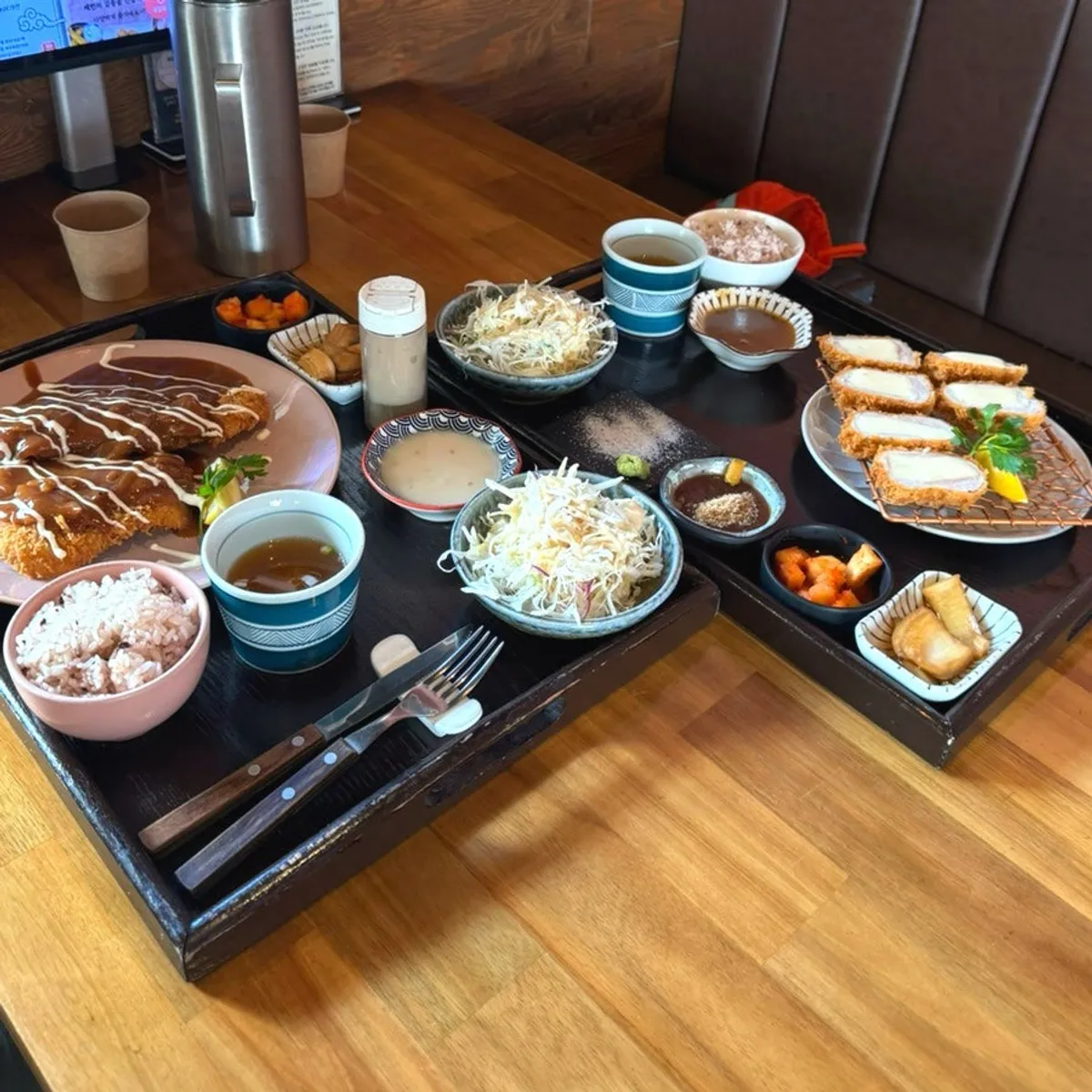 謙遜トンカツ検丹店の外観