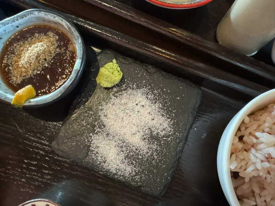 チーズかつ一切れのクローズアップ