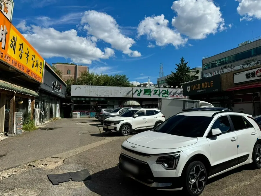 Exterior of the Wanjeong-ro building in Geomdan filled with restaurants