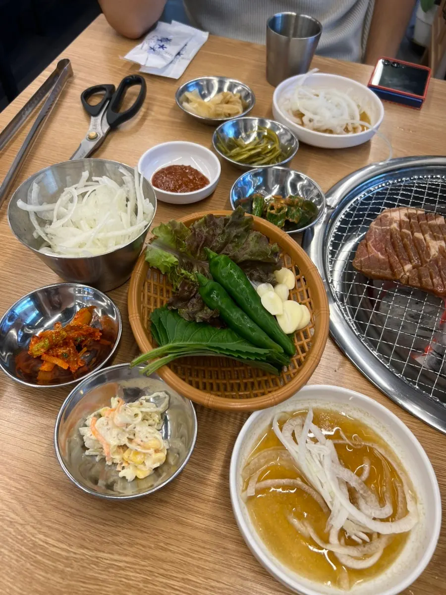 굽기 시작한 양념 돼지갈비