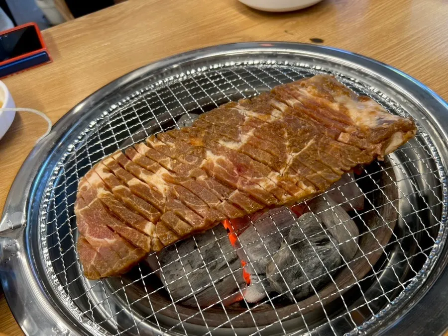 밥과 함께 먹는 양념 돼지갈비