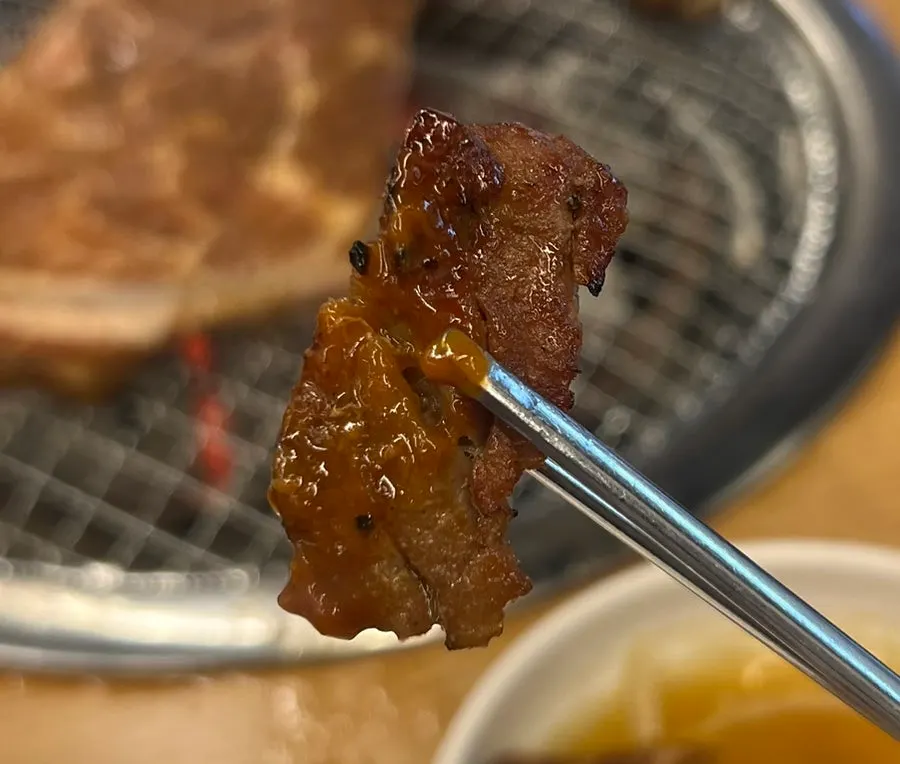 가족 저녁 외식 고기 상차림