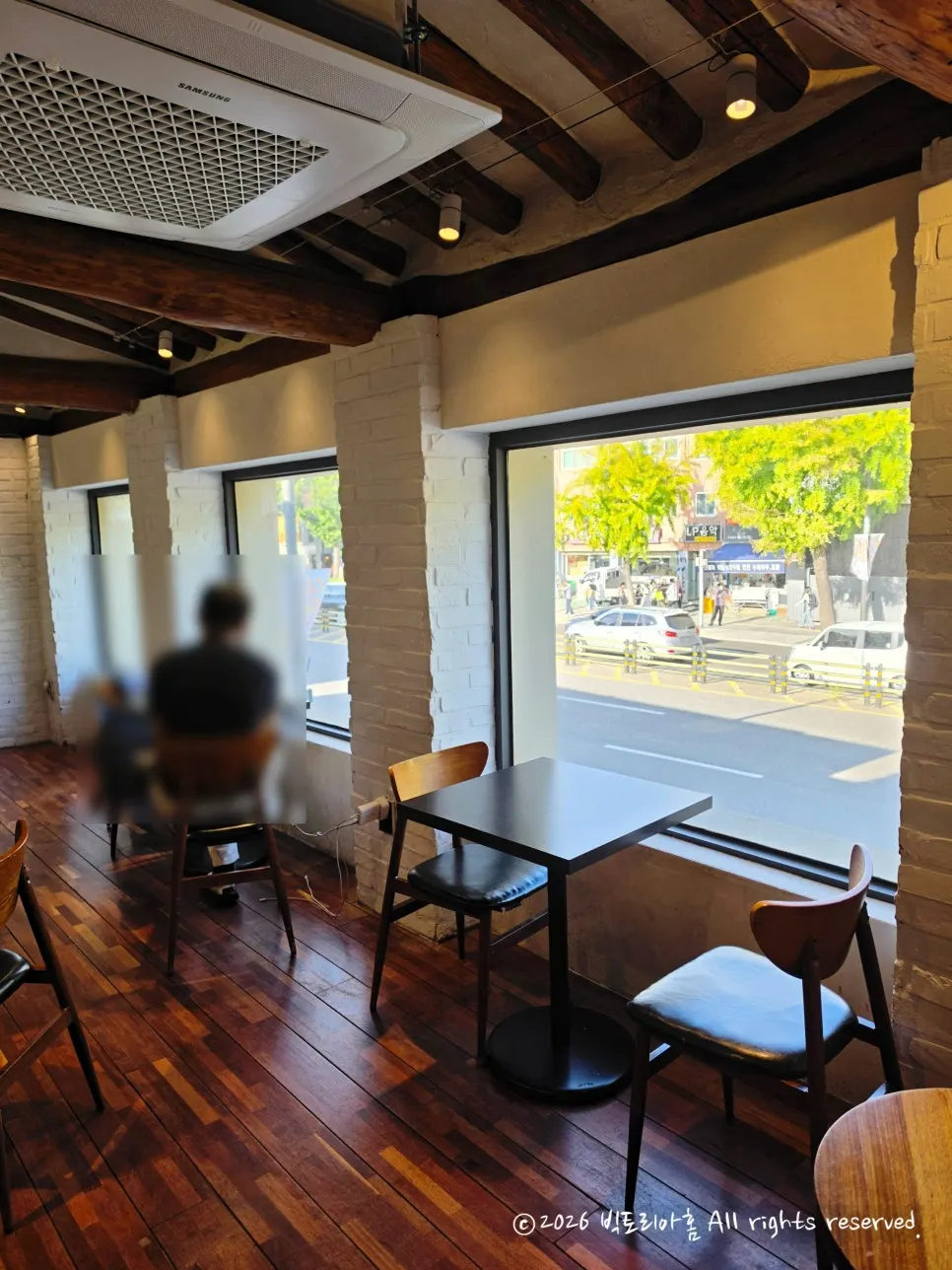 Second-floor window seat