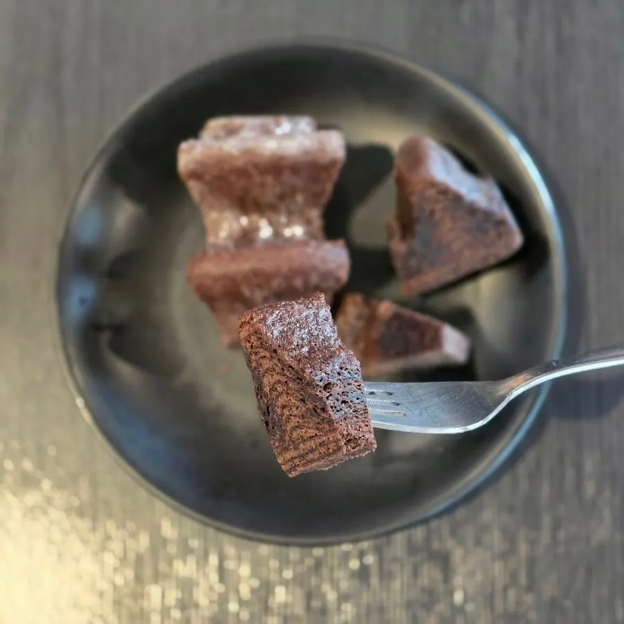 Chocolate Eiffel Baum cut into bite-size pieces