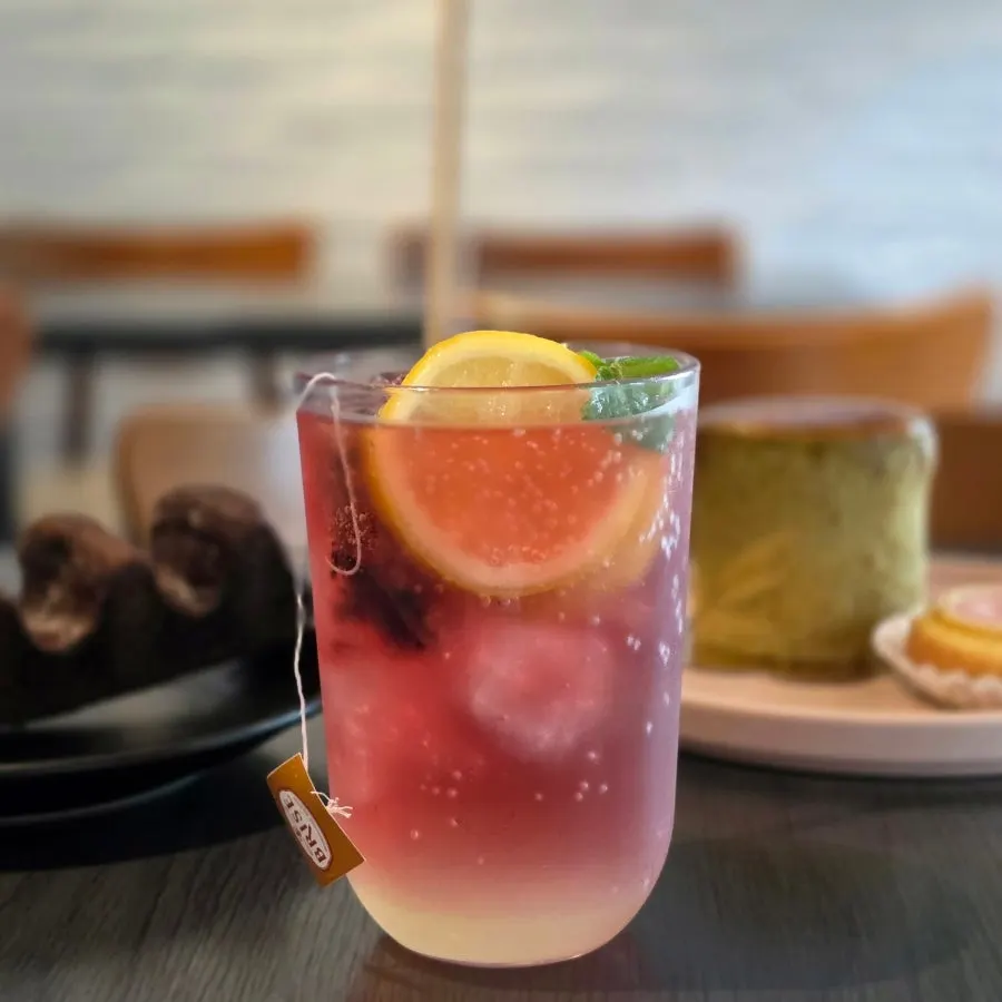 Tea drink with lemon and mint