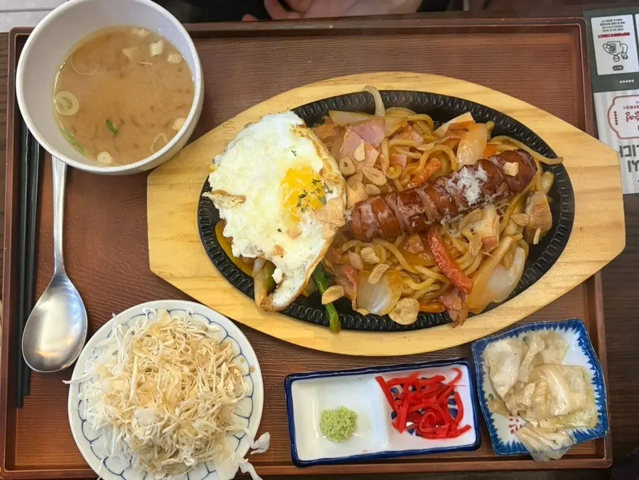 Gyukatsu and yakisoba Napolitan laid out on the table