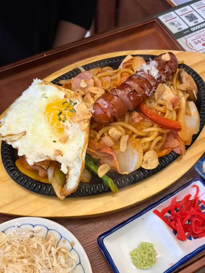 Ketchup-based yakisoba Napolitan