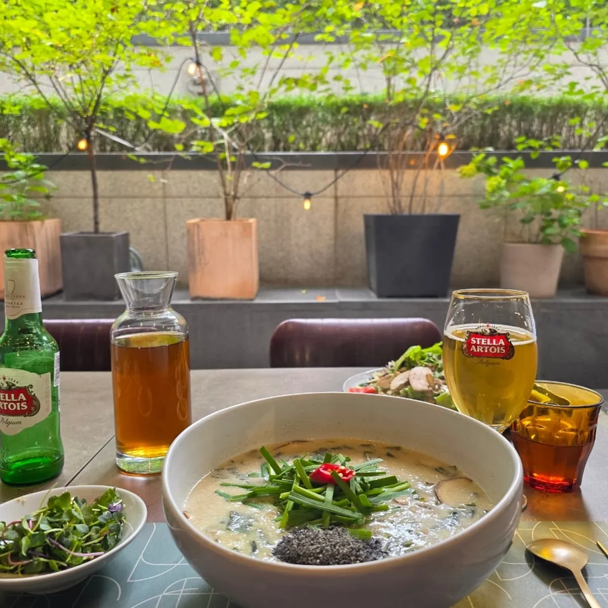 Outdoor terrace at the Gyeonghuigung-ui Achim commercial building