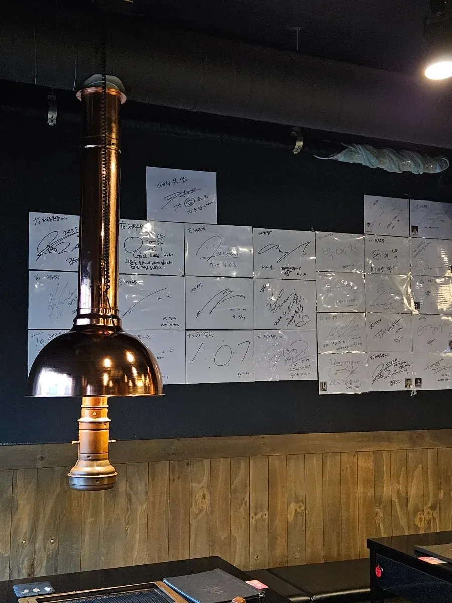 Celebrity autographs on the restaurant wall